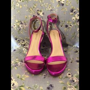 **BRAND NEW** Statement Platform Heels